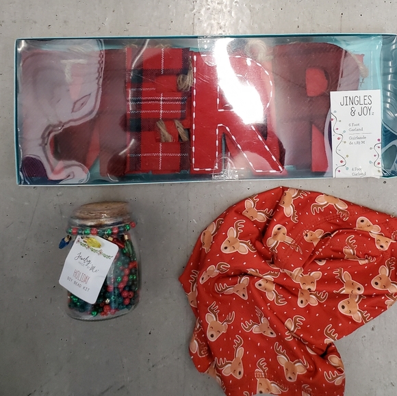 New 4pc Holiday Bundle. - Picture 2 of 15